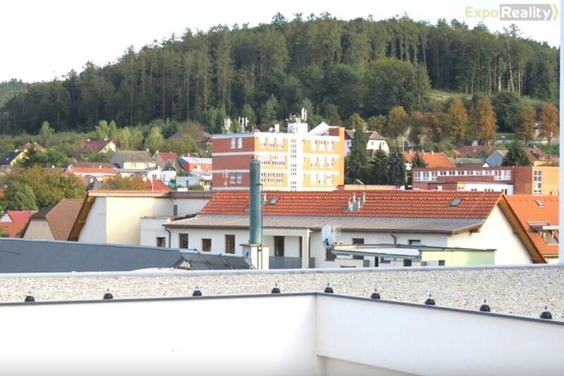 Pronájem moderního bytu 1+kk s terasou a sklepem – ulice Hřebíčkova, Zlín – Malenovice