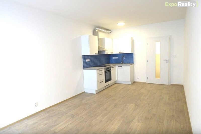 Pronájem moderního bytu 1+kk s terasou a sklepem – ulice Hřebíčkova, Zlín – Malenovice