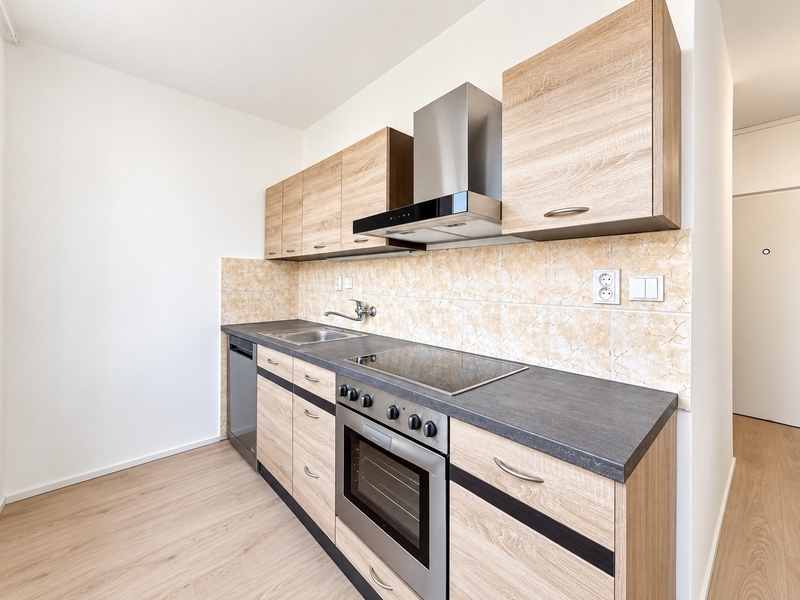 Pronájem bytu 1+1 s lodžií, 37 m² – Zborovská, Zlín