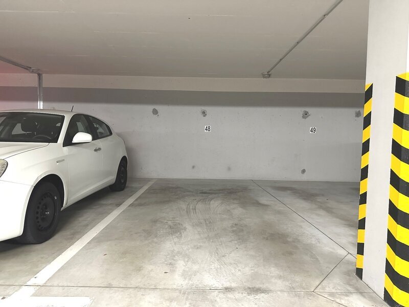 Pronájem garážového stání, Zlín – Jižní Svahy, Voženílkova.