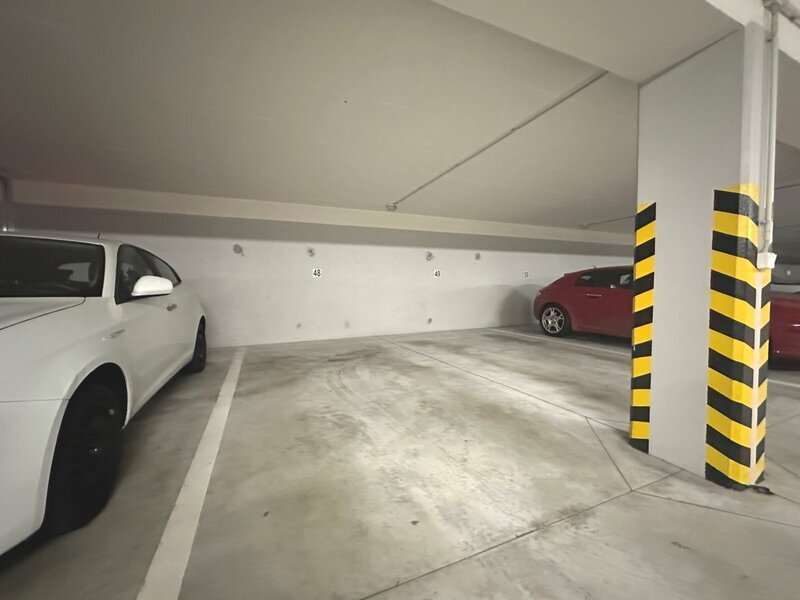 Pronájem garážového stání, Zlín – Jižní Svahy, Voženílkova.