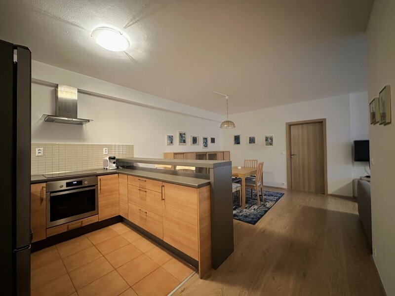 Pronájem moderního bytu 2+kk s terasou, výtahem a sklepem v centru Zlína