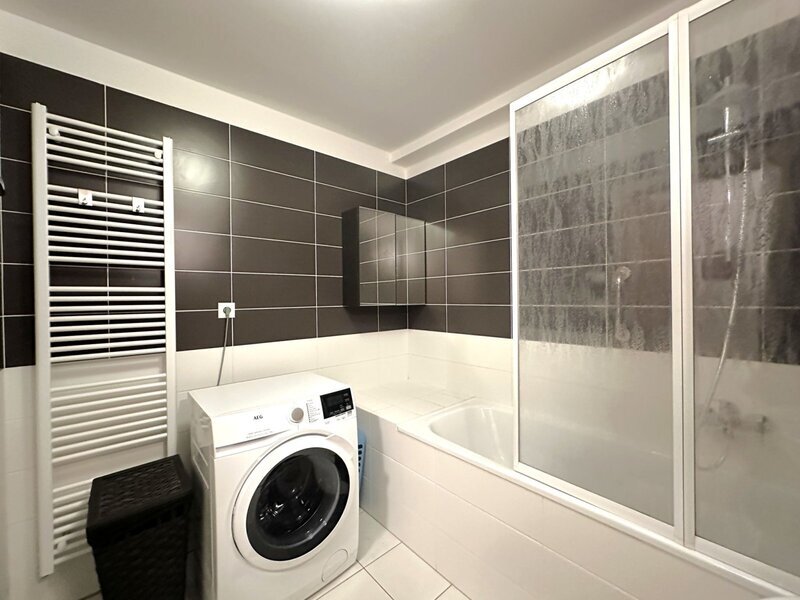 Pronájem moderního bytu 2+kk s terasou, výtahem a sklepem v centru Zlína