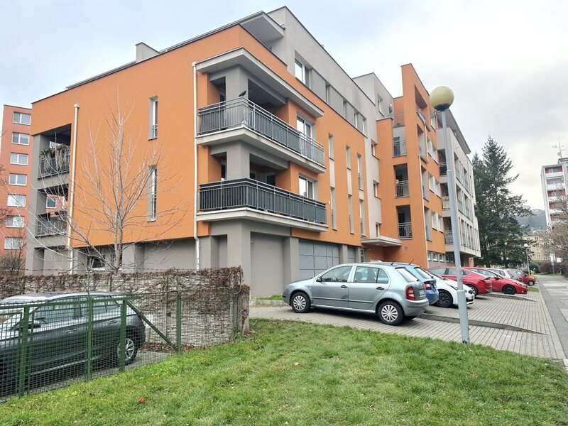 Pronájem moderního bytu 2+kk s terasou, výtahem a sklepem v centru Zlína