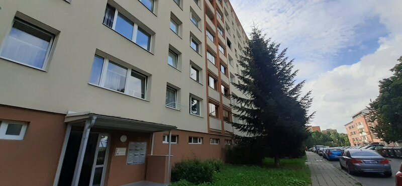 Pronájem zařízeného bytu 2+1, 45m2, 3. patro ze 7, ulice Slezská, Zlín