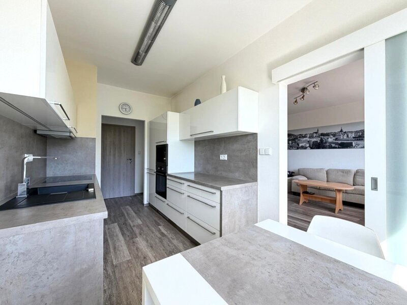 Pronájem bytu 2+1 s balkonem, 62 m² – Zlín, Jižní Svahy, ul. Křiby