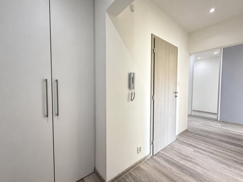 Pronájem bytu 2+1 s balkonem, 62 m² – Zlín, Jižní Svahy, ul. Křiby