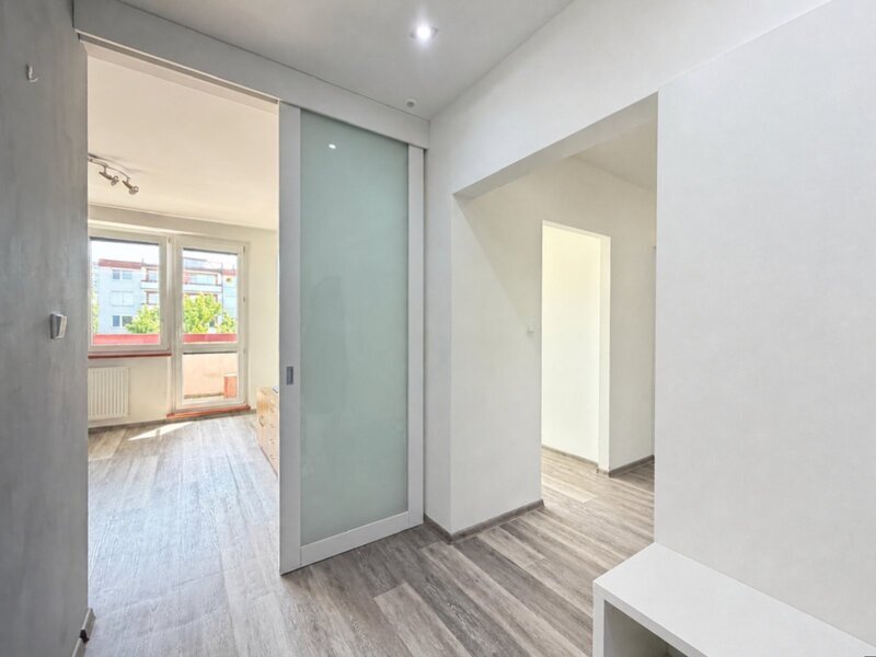 Pronájem bytu 2+1 s balkonem, 62 m² – Zlín, Jižní Svahy, ul. Křiby