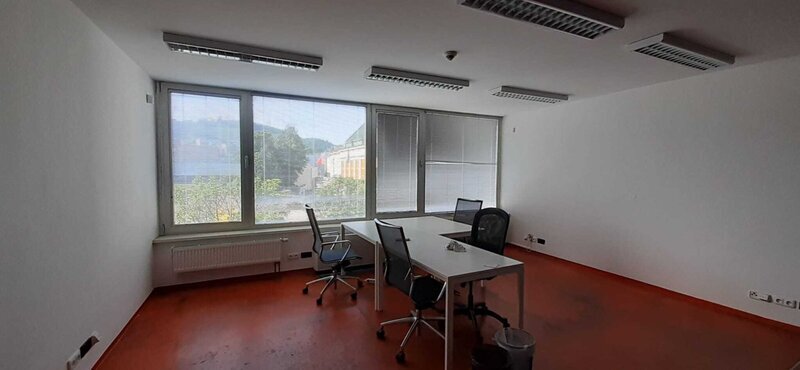 Pronájem komerčních prostor, 2.NP, 135 m2, náměstí Míru, ve Zlíně