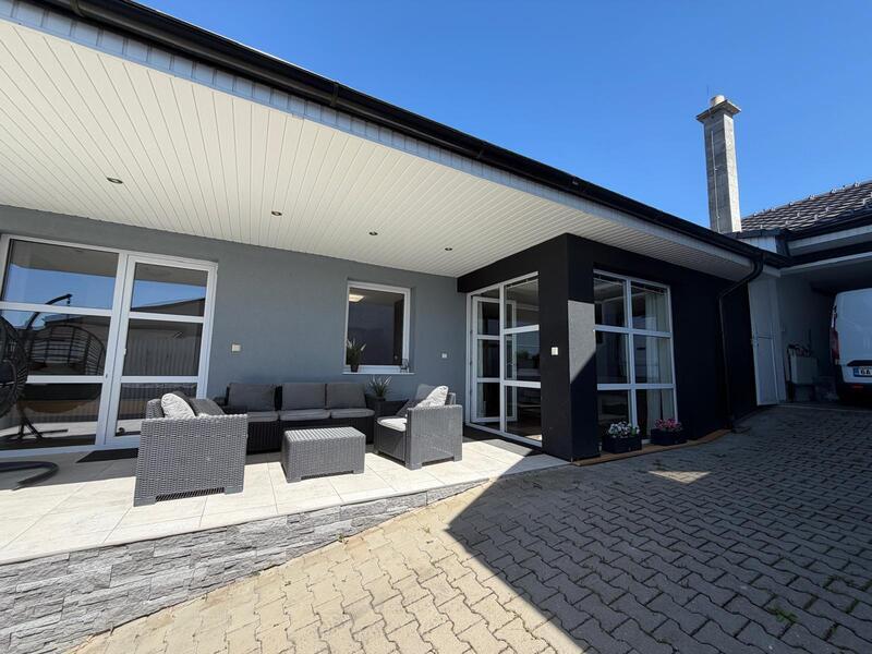 Prodej rodinného domu 4+kk, Vlčnov – terasa, garáž, bazén i zahrada