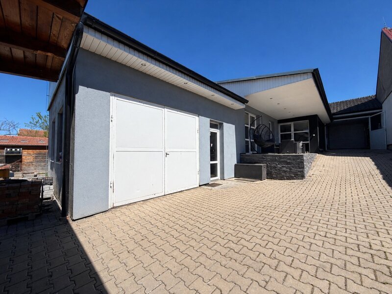 Prodej rodinného domu 4+kk, Vlčnov – terasa, garáž, bazén i zahrada