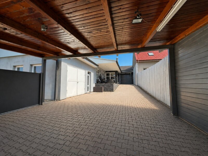 Prodej rodinného domu 4+kk, Vlčnov – terasa, garáž, bazén i zahrada