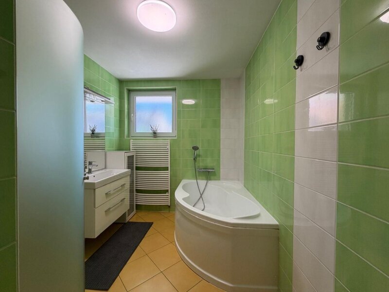 Prodej rodinného domu 4+kk, Vlčnov – terasa, garáž, bazén i zahrada