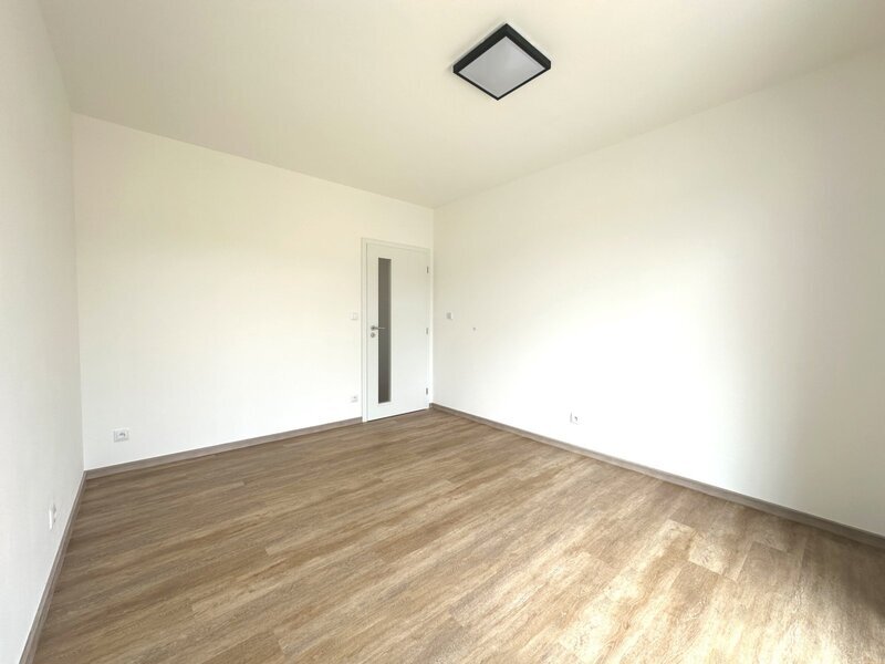 Pronájem moderního bytu 2+kk s terasou, klimatizací a parkováním – Zlín, Prštné