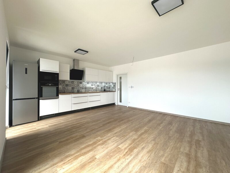 Pronájem moderního bytu 2+kk s terasou, klimatizací a parkováním – Zlín, Prštné