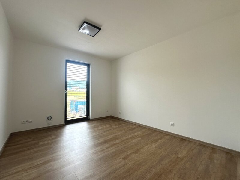 Pronájem moderního bytu 2+kk s terasou, klimatizací a parkováním – Zlín, Prštné
