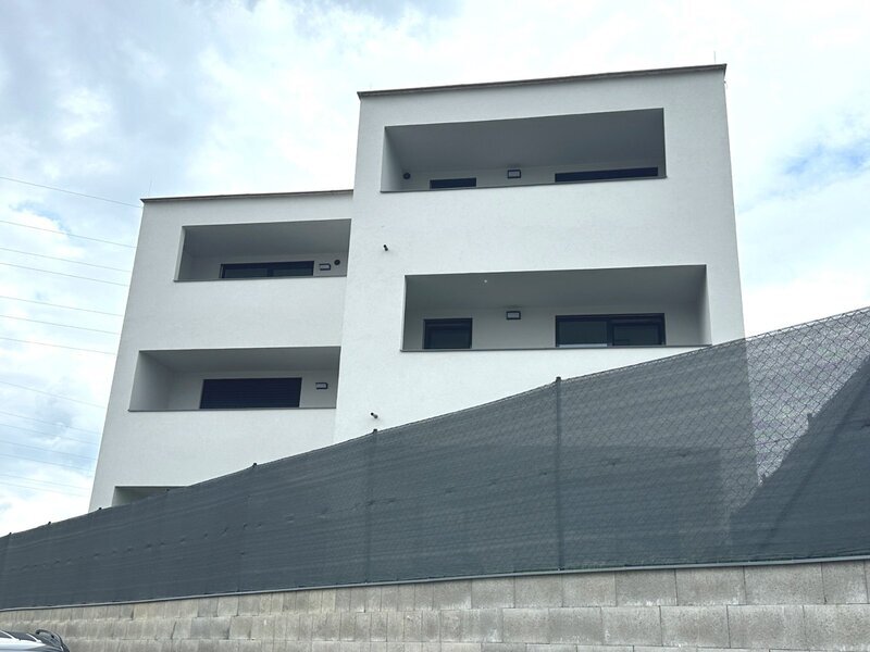Pronájem moderního bytu 2+kk s terasou, klimatizací a parkováním – Zlín, Prštné