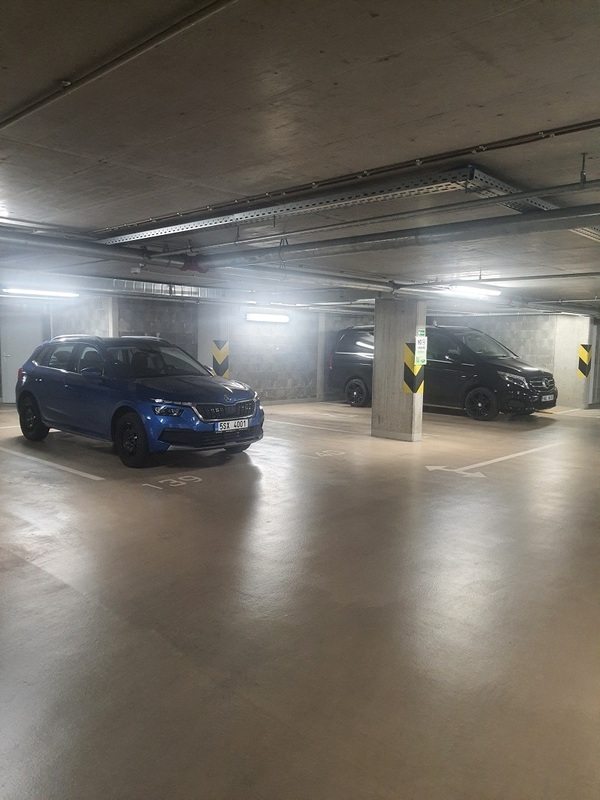 Pronájem garážového stání v novostavbě bytového domu v ul. Bartoškova v Praze 4 Nusle.