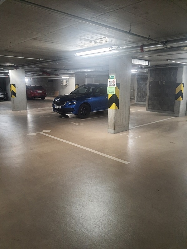 Pronájem garážového stání v novostavbě bytového domu v ul. Bartoškova v Praze 4 Nusle.