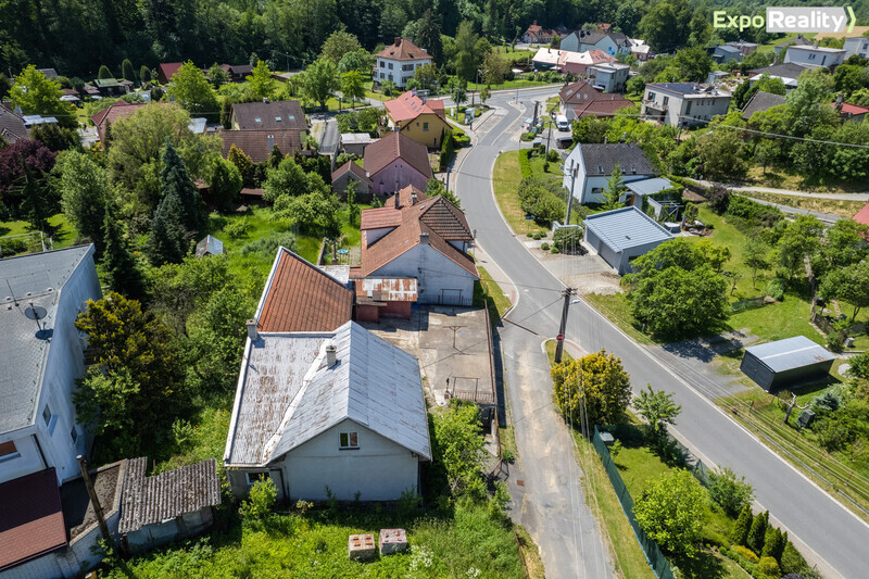 Prodej 5/8 podílů rodinného domu v Kostelci u Zlína