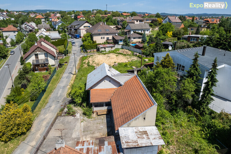 Prodej 5/8 podílů rodinného domu v Kostelci u Zlína