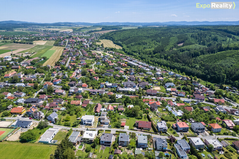 Prodej 5/8 podílů rodinného domu v Kostelci u Zlína