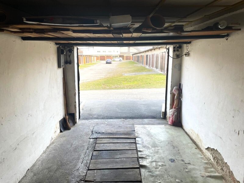 Exkluzivně nabízíme k pronájmu garáž ve Zlíně na ulici Broučkova.