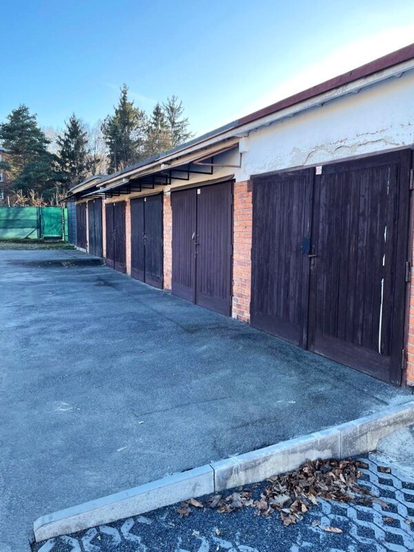 Exkluzivně nabízíme k pronájmu garáž ve Zlíně na ulici Broučkova.