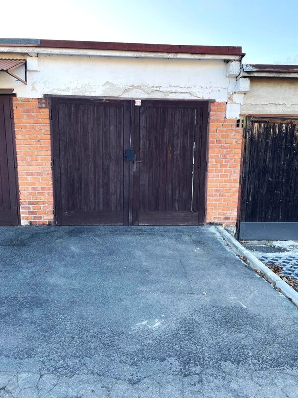 Exkluzivně nabízíme k pronájmu garáž ve Zlíně na ulici Broučkova.