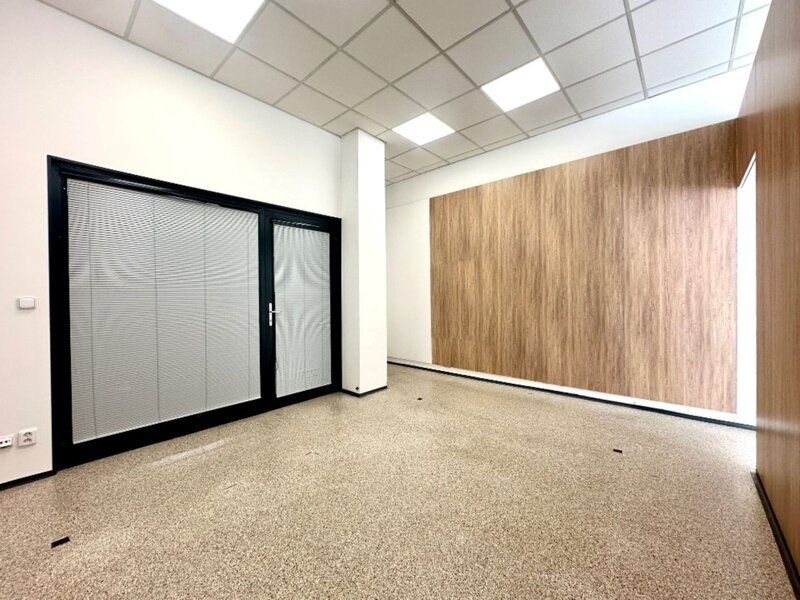 Pronájem dvou samostatných komerčních prostor – centrum Zlína, ulice Bartošova