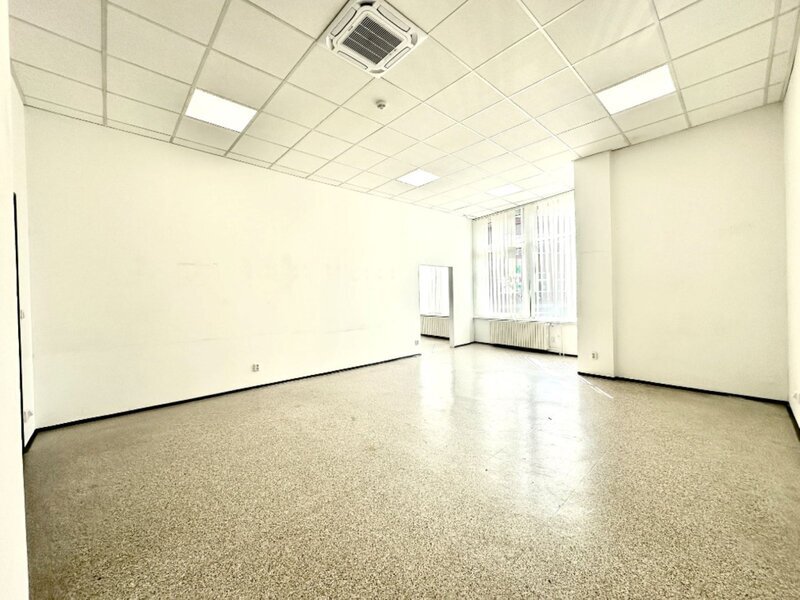 Pronájem dvou samostatných komerčních prostor – centrum Zlína, ulice Bartošova