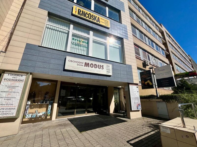 Pronájem dvou samostatných komerčních prostor – centrum Zlína, ulice Bartošova