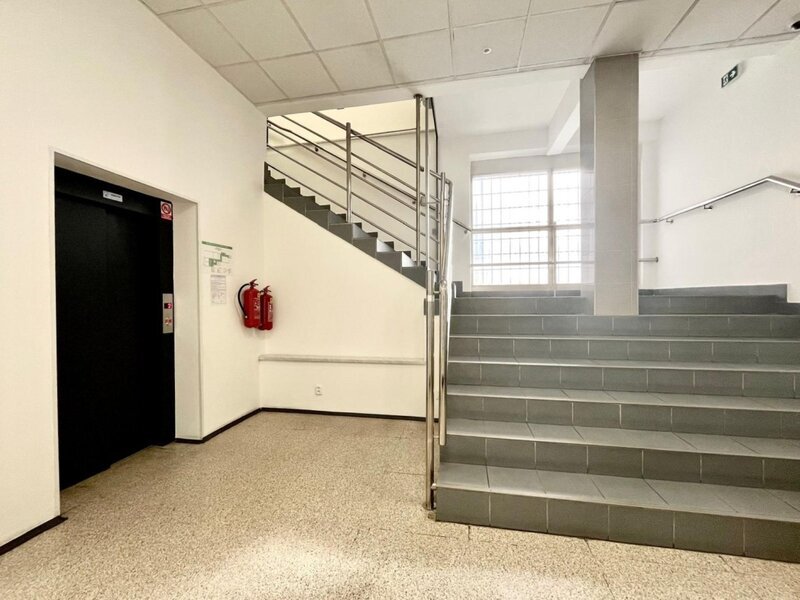 Pronájem dvou samostatných komerčních prostor – centrum Zlína, ulice Bartošova