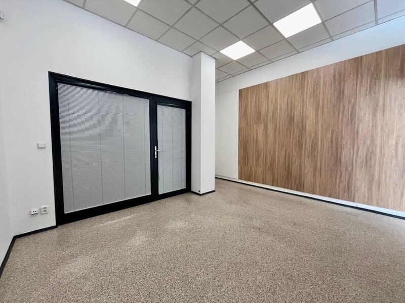 Pronájem dvou samostatných komerčních prostor – centrum Zlína, ulice Bartošova
