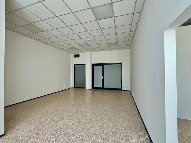 Pronájem dvou samostatných komerčních prostor – centrum Zlína, ulice Bartošova