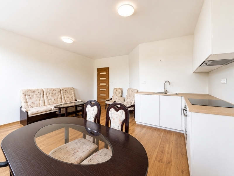 Pronájem zrekonstruovaného bytu 3+kk, 70 m² – Holešov, Bořenovská