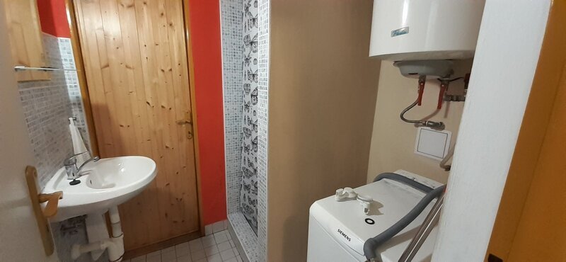 Pronájem pěkného podkrovního bytu 1+1 36 m2, ve 4.NP, obec Želechovice