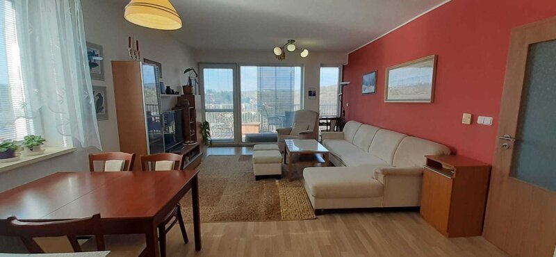 Pronájem bytu 2+kk 66 m2, s terasou 15 m2, s parkovacím stáním a sklepem, Zlín, Pod Křiby