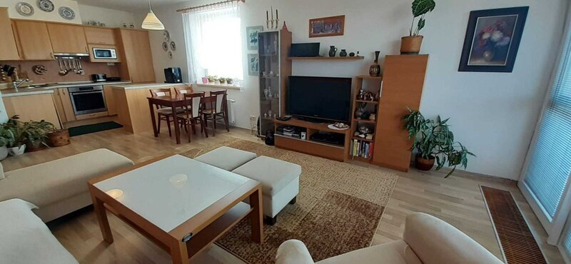 Pronájem bytu 2+kk 66 m2, s terasou 15 m2, s parkovacím stáním a sklepem, Zlín, Pod Křiby