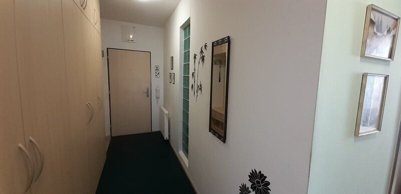 Pronájem bytu 2+kk 66 m2, s terasou 15 m2, s parkovacím stáním a sklepem, Zlín, Pod Křiby