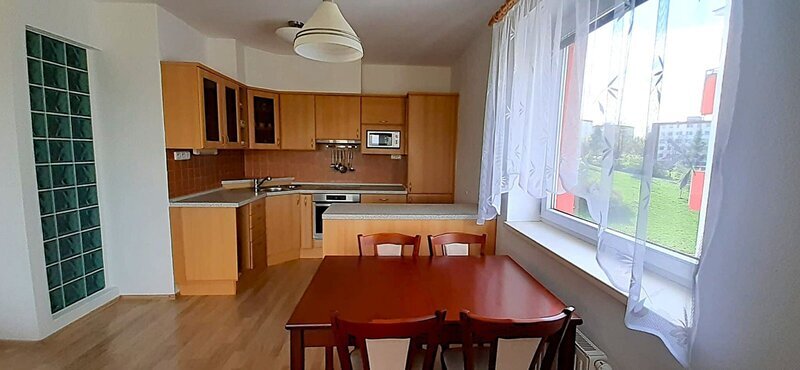 Pronájem bytu 2+kk 66 m2, s vnitřním parkovacím stáním a sklepem, s velkou terasou, Zlín, Pod Křiby