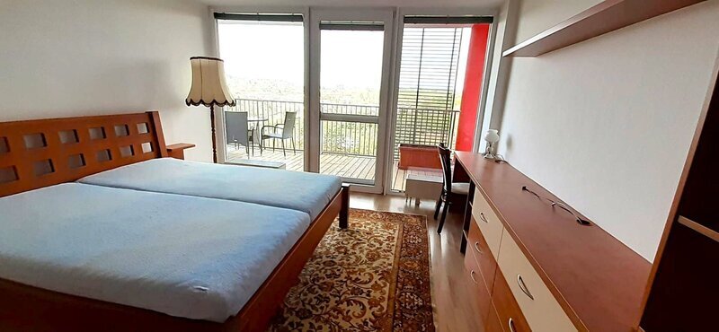 Pronájem bytu 2+kk 66 m2, s vnitřním parkovacím stáním a sklepem, s velkou terasou, Zlín, Pod Křiby