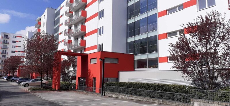 Pronájem bytu 2+kk 66 m2, s vnitřním parkovacím stáním a sklepem, s velkou terasou, Zlín, Pod Křiby