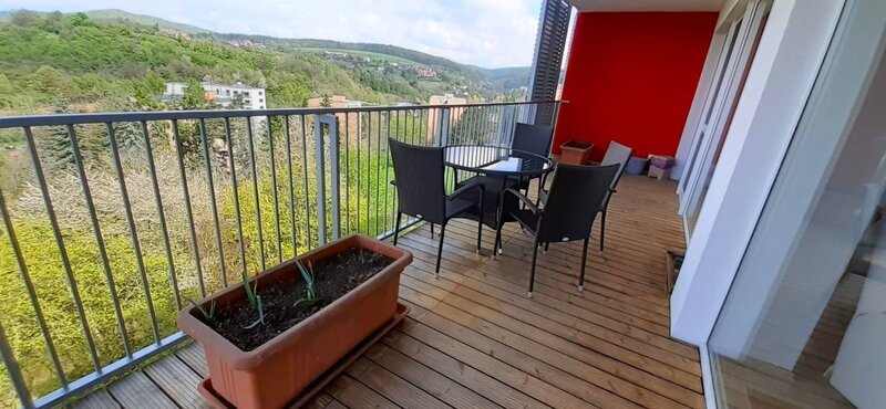 Pronájem bytu 2+kk 66 m2, s vnitřním parkovacím stáním a sklepem, s velkou terasou, Zlín, Pod Křiby