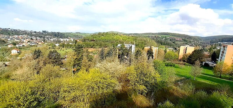 Pronájem bytu 2+kk 66 m2, s vnitřním parkovacím stáním a sklepem, s velkou terasou, Zlín, Pod Křiby