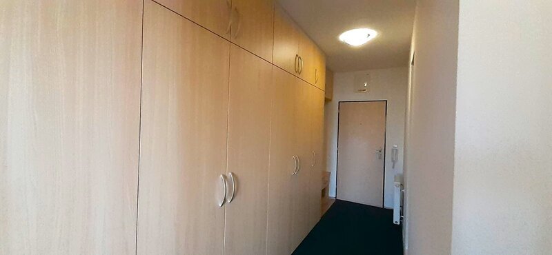 Pronájem bytu 2+kk 66 m2, s vnitřním parkovacím stáním a sklepem, s velkou terasou, Zlín, Pod Křiby