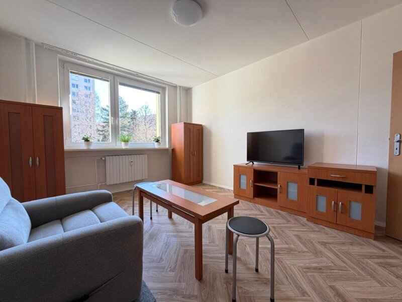 Pronájem bytu 1+kk, 29 m² – Zlín, Prštné, ul. L. Váchy