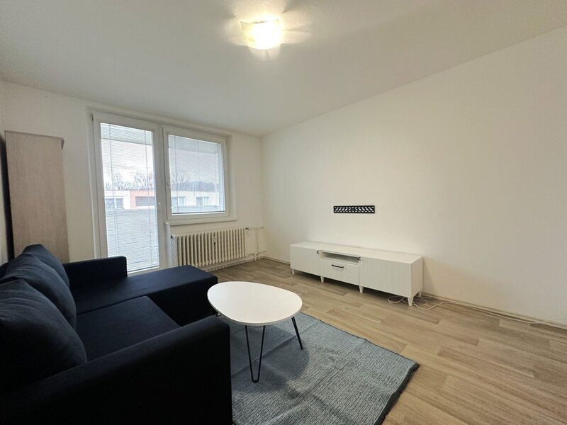 Pronájem prostorného bytu 2+1 s lodžií, ulice Zborovská – Zlín