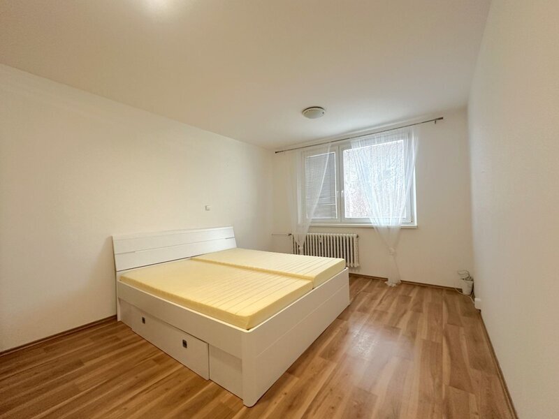 Pronájem prostorného bytu 2+1 s lodžií, ulice Zborovská – Zlín