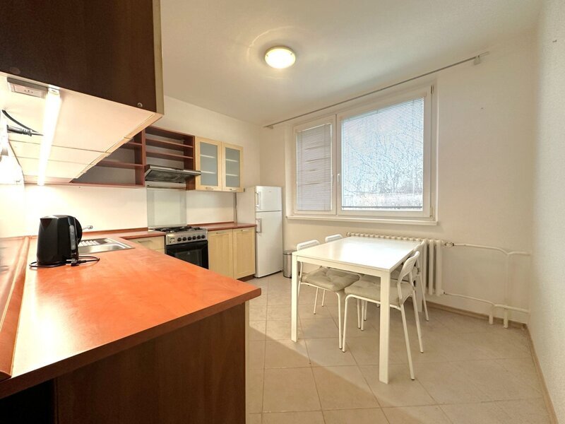 Pronájem prostorného bytu 2+1 s lodžií, ulice Zborovská – Zlín